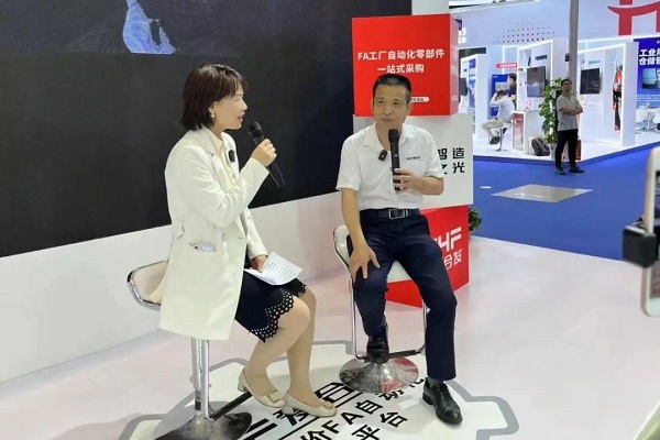 現(xiàn)場(chǎng)直播，暢談發(fā)展